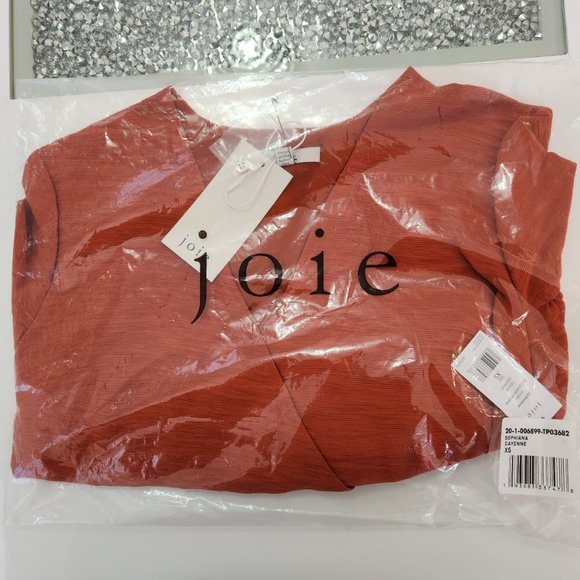 NWT - 90% OFF!! JOIE CAYENNE CROP TOP WITH BELTED ACCENT - Picture 2 of 3